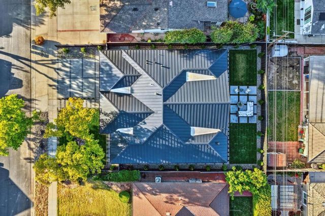 242 Howes Drive, Los Gatos, CA 95032