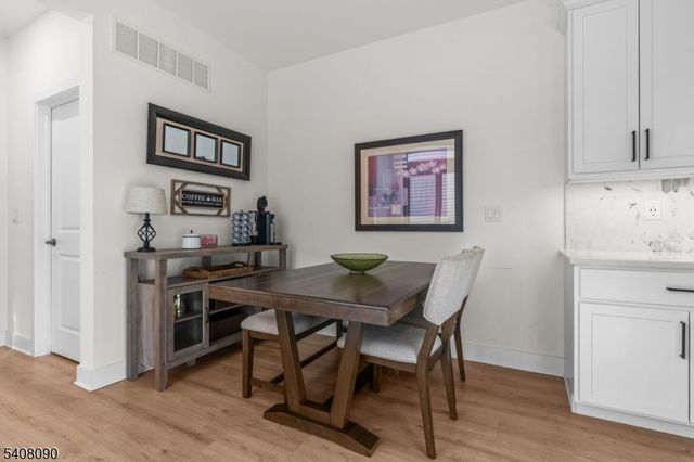 87 E Hartwick Dr, Montgomery Twp., NJ 08558