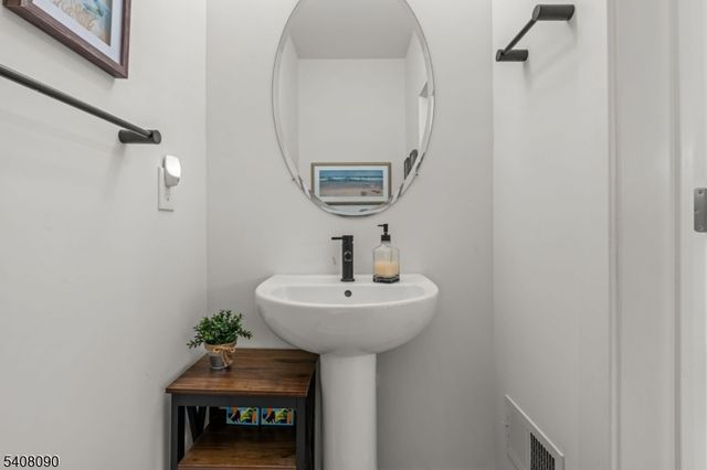 87 E Hartwick Dr, Montgomery Twp., NJ 08558