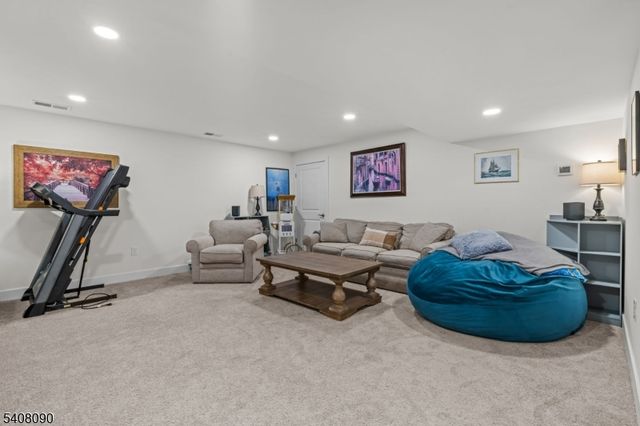 87 E Hartwick Dr, Montgomery Twp., NJ 08558