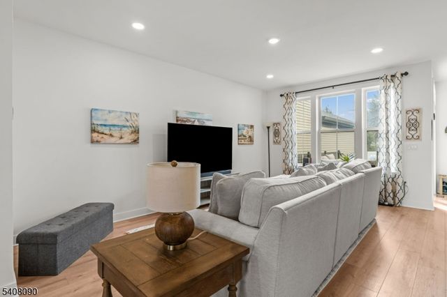 87 E Hartwick Dr, Montgomery Twp., NJ 08558