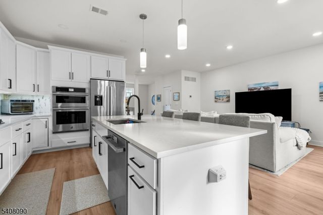 87 E Hartwick Dr, Montgomery Twp., NJ 08558