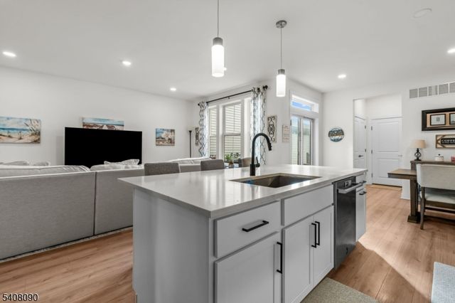 87 E Hartwick Dr, Montgomery Twp., NJ 08558