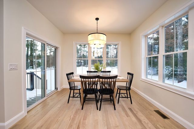 408 Flag Swamp Rd, Dartmouth, MA 02747