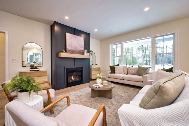 408 Flag Swamp Rd, Dartmouth, MA 02747