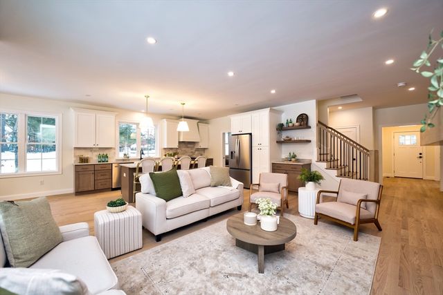 408 Flag Swamp Rd, Dartmouth, MA 02747