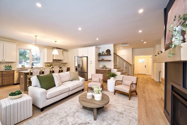 408 Flag Swamp Rd, Dartmouth, MA 02747