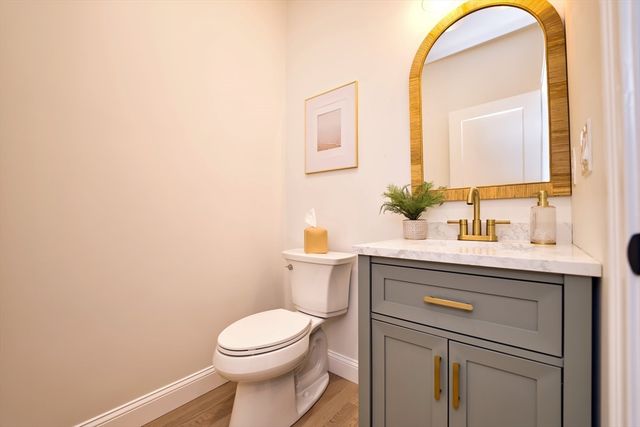 408 Flag Swamp Rd, Dartmouth, MA 02747