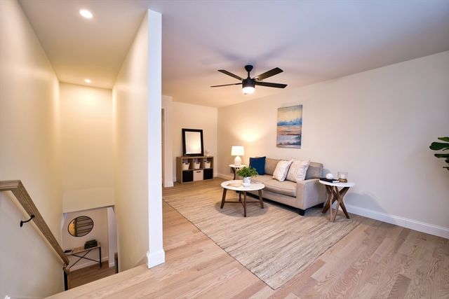 408 Flag Swamp Rd, Dartmouth, MA 02747