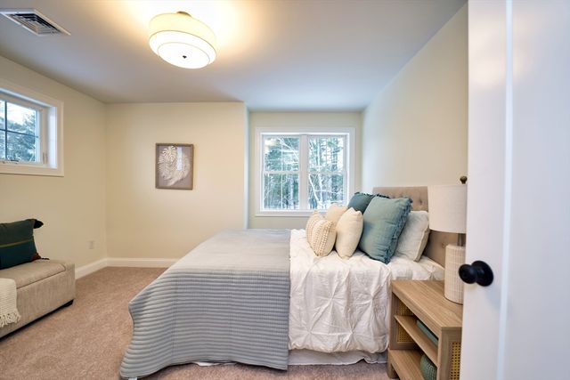 408 Flag Swamp Rd, Dartmouth, MA 02747