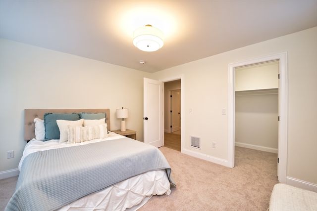 408 Flag Swamp Rd, Dartmouth, MA 02747