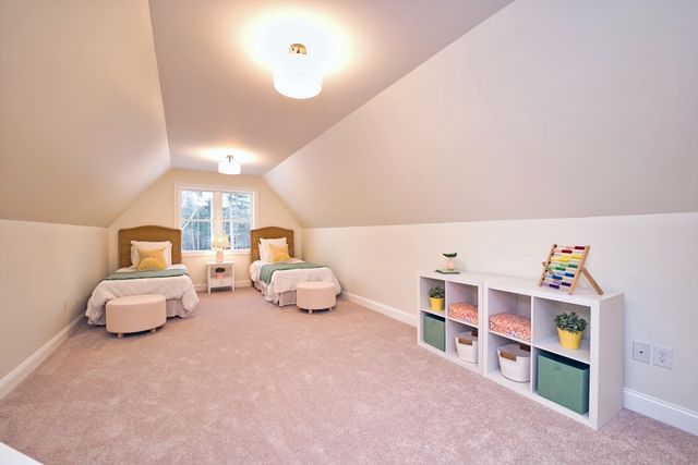 408 Flag Swamp Rd, Dartmouth, MA 02747