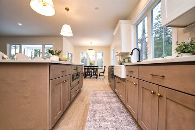 408 Flag Swamp Rd, Dartmouth, MA 02747