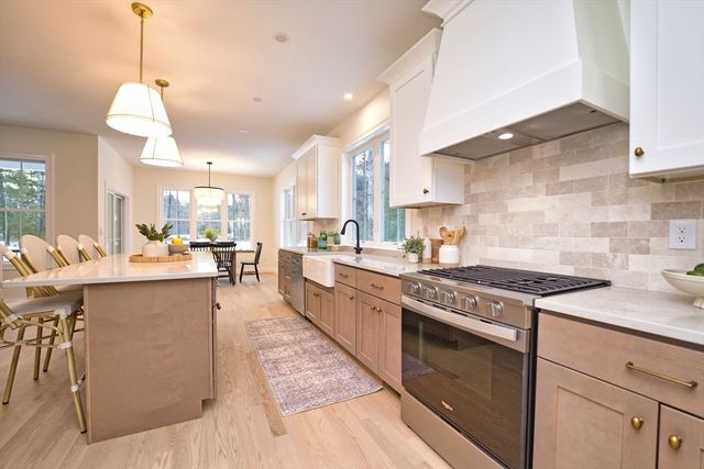 408 Flag Swamp Rd, Dartmouth, MA 02747