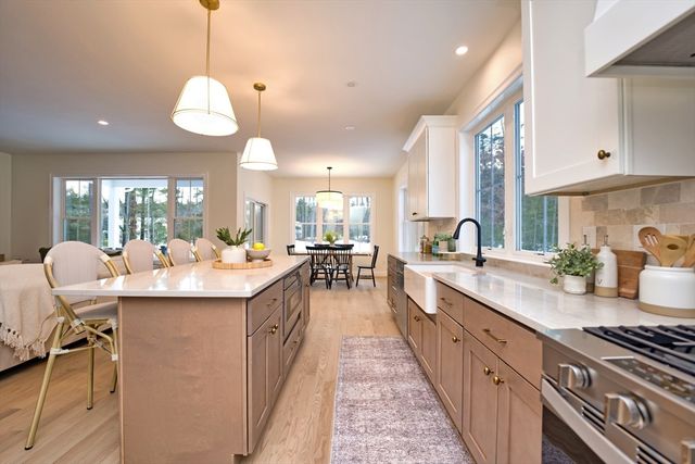 408 Flag Swamp Rd, Dartmouth, MA 02747