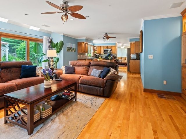 9 Santom St, Auburn, MA 01501