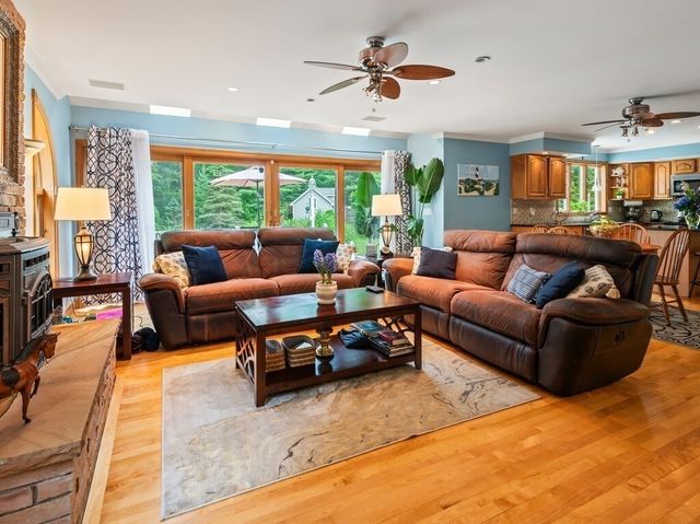 9 Santom St, Auburn, MA 01501