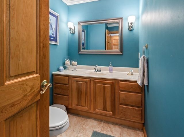 9 Santom St, Auburn, MA 01501