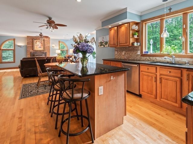 9 Santom St, Auburn, MA 01501