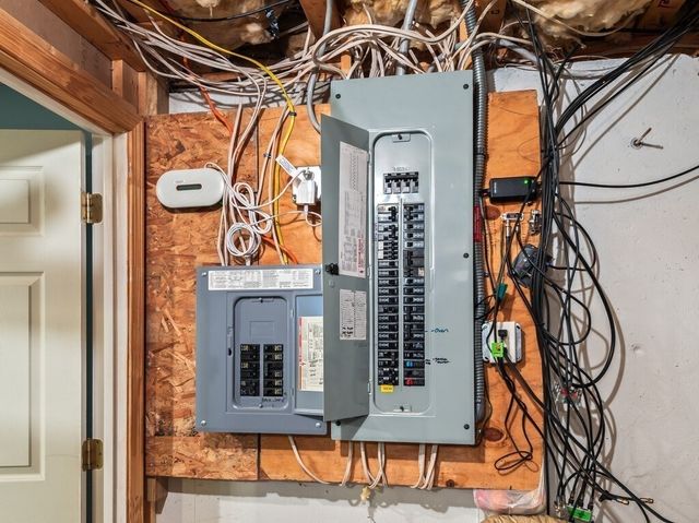 9 Santom St, Auburn, MA 01501