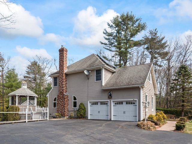 9 Santom St, Auburn, MA 01501