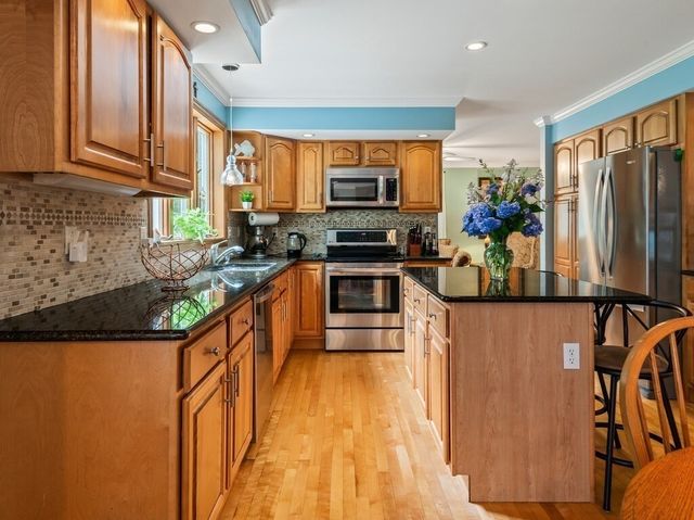 9 Santom St, Auburn, MA 01501