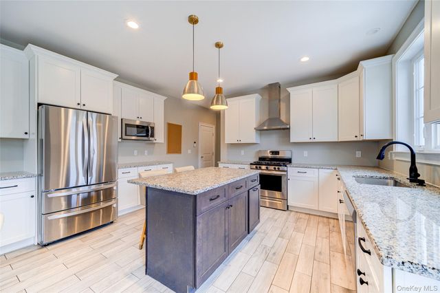 64 Fox Hill Run, Rock Tavern, NY 12575