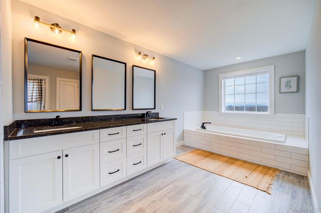 64 Fox Hill Run, Rock Tavern, NY 12575