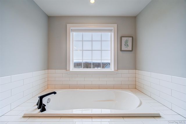 64 Fox Hill Run, Rock Tavern, NY 12575