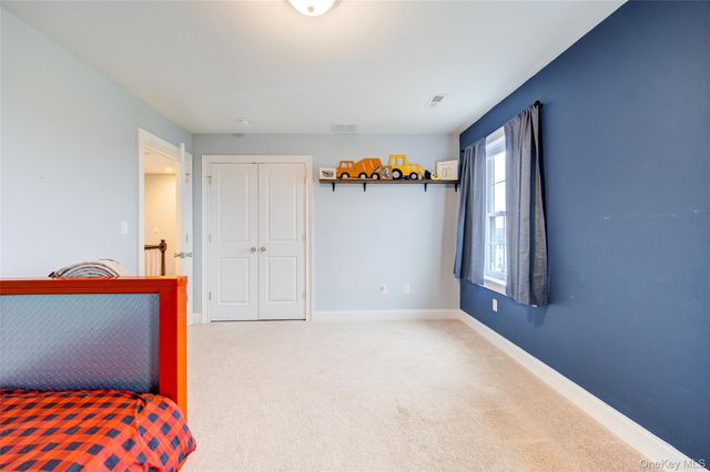 64 Fox Hill Run, Rock Tavern, NY 12575