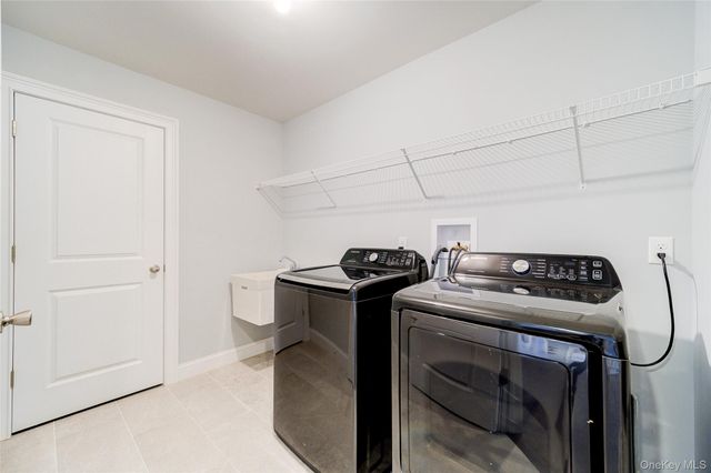 64 Fox Hill Run, Rock Tavern, NY 12575