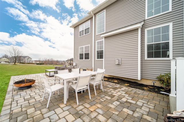 64 Fox Hill Run, Rock Tavern, NY 12575