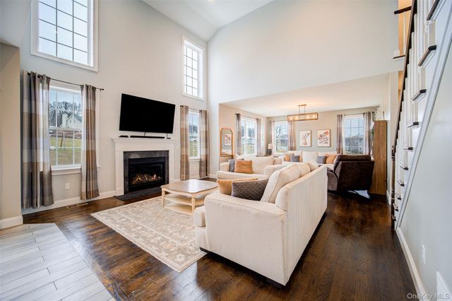 64 Fox Hill Run, Rock Tavern, NY 12575