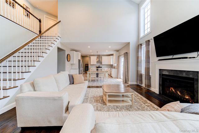 64 Fox Hill Run, Rock Tavern, NY 12575