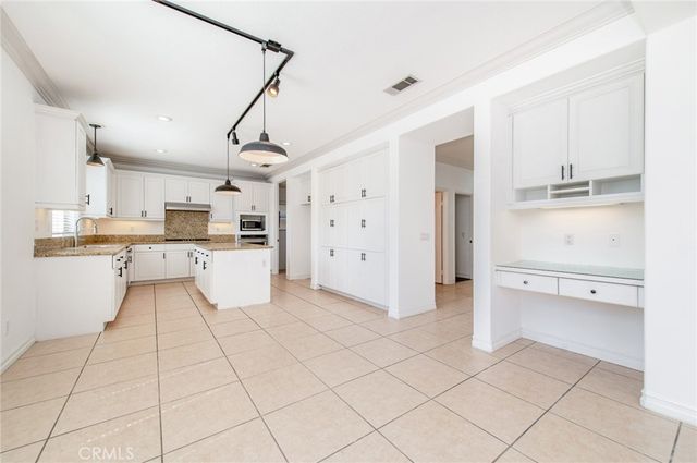 6915 Cedar Creek, Eastvale, CA 92880
