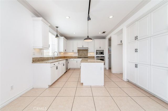 6915 Cedar Creek, Eastvale, CA 92880