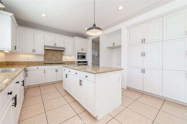 6915 Cedar Creek, Eastvale, CA 92880
