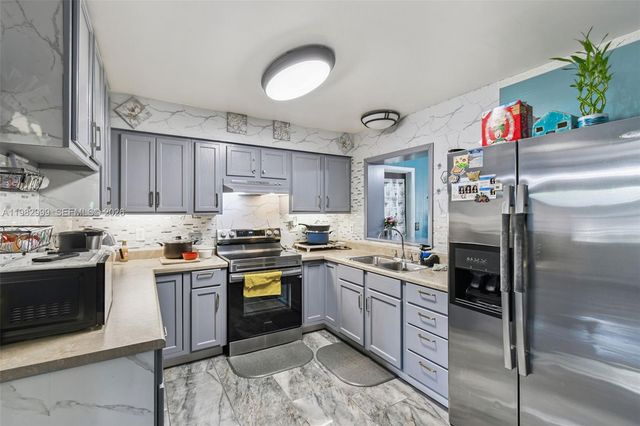 25309 Carnoustie Drive, Sorrento, FL 32776