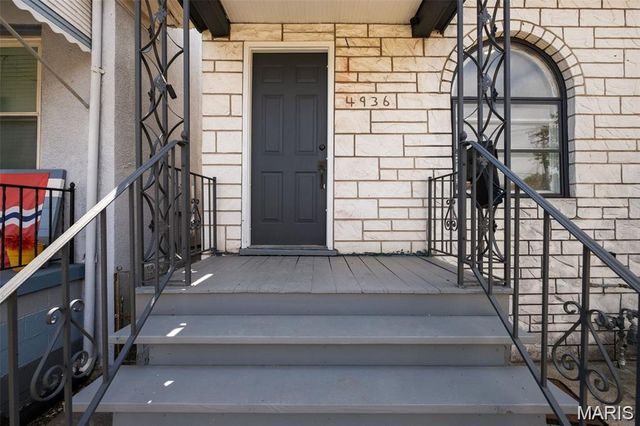 4936 Shaw Avenue, St Louis, MO 63110