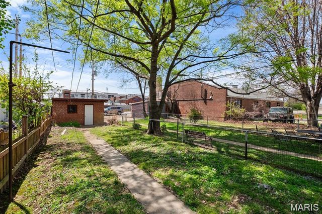 4936 Shaw Avenue, St Louis, MO 63110