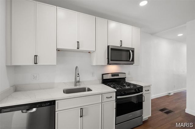 4936 Shaw Avenue, St Louis, MO 63110
