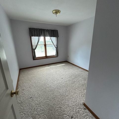 460 COUNTY RD 208, Fayette, MO 65248