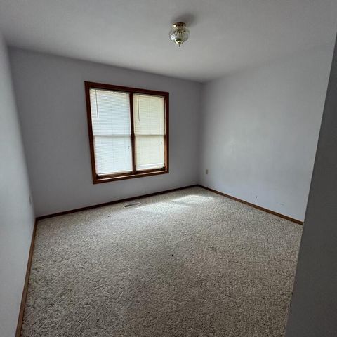 460 COUNTY RD 208, Fayette, MO 65248