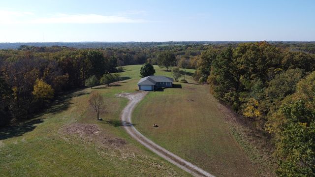 460 COUNTY RD 208, Fayette, MO 65248