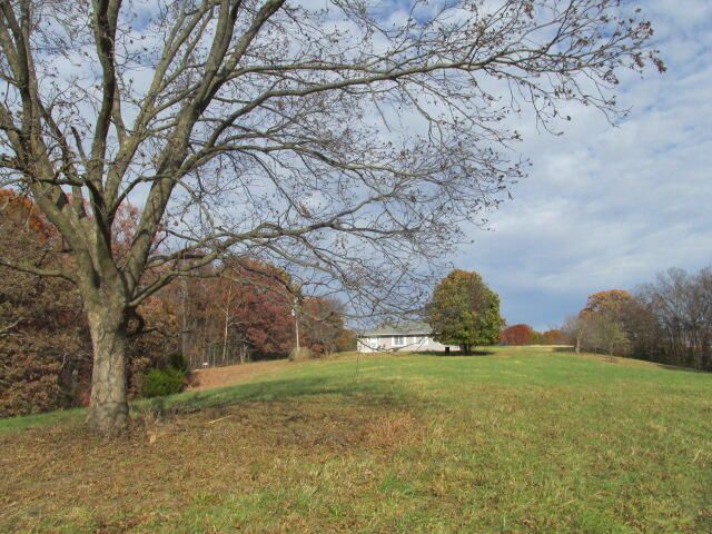 460 COUNTY RD 208, Fayette, MO 65248