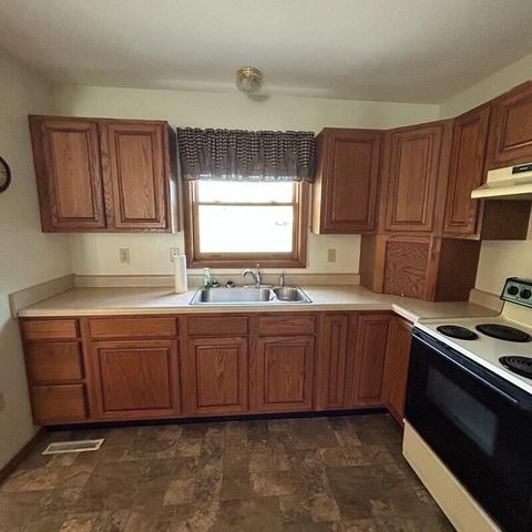 460 COUNTY RD 208, Fayette, MO 65248