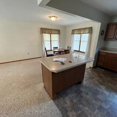 460 COUNTY RD 208, Fayette, MO 65248