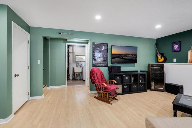 2909 109th Avenue NW, Coon Rapids, MN 55433