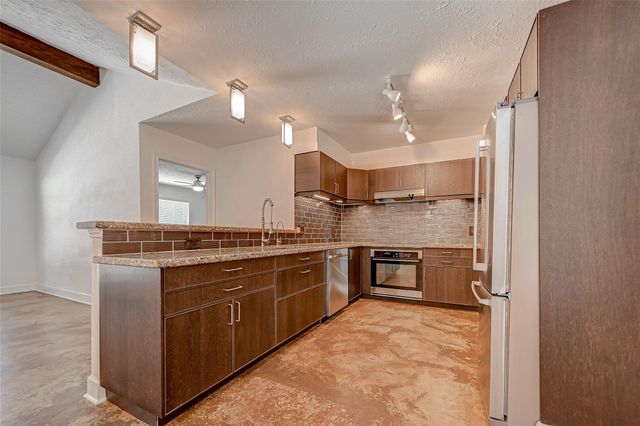 311 Baycrest Drive, League City, TX 77573