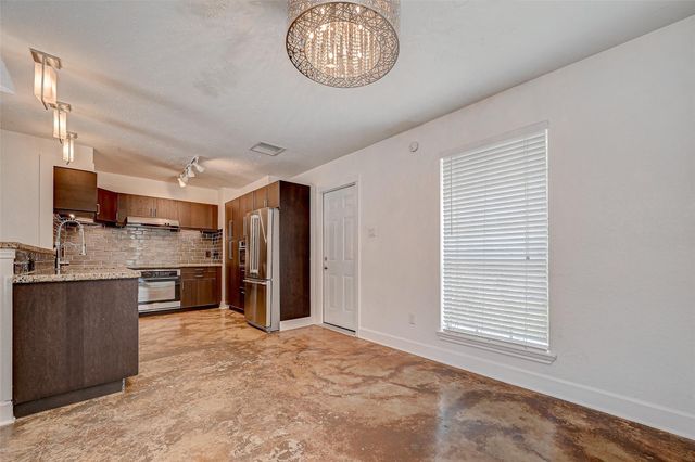 311 Baycrest Drive, League City, TX 77573